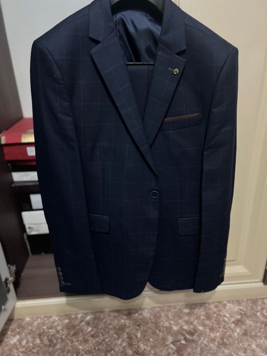 Костьюм тройка..