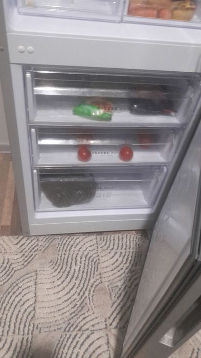 Срочно продам холодильник бирюса 2025 год новый гарантия 3года есть