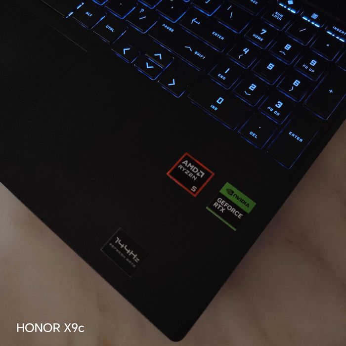 Noutbuk / Laptop / RTX 4050 AMD 8645HS / HP VICTUS 15