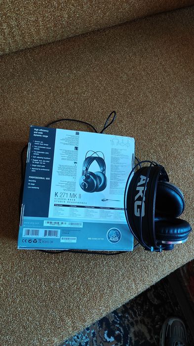 Студийни слушалки AKG K271 MKII – пълна окомплектовка с кутия