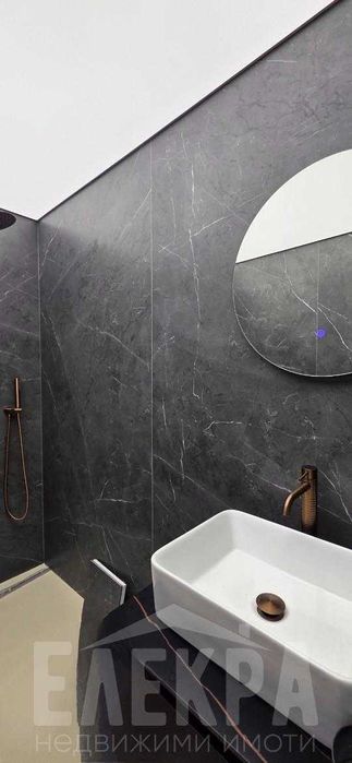 Продава се Двустаен апартамент в Варна, Център - 112 кв.м за 1316 €/кв.м - Снимка #2