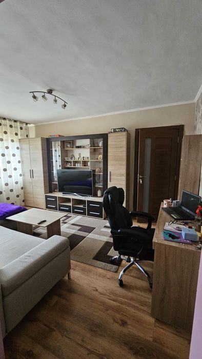 Dau in chirie ap 2 camere X mare