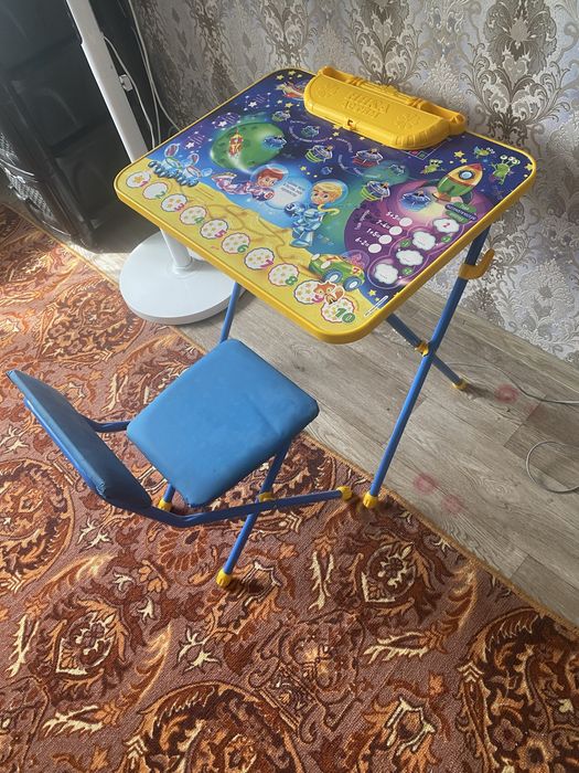 Продам детский столик