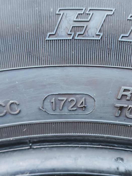 Продавам 2 броя бусови гуми 215/65/16 С