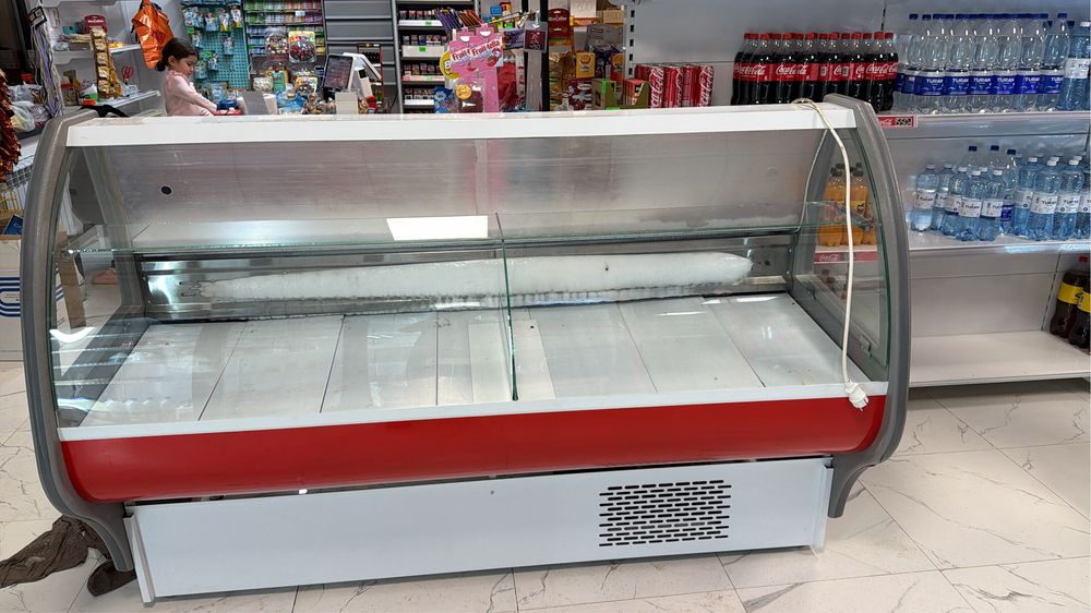 Продам витринный холодильник