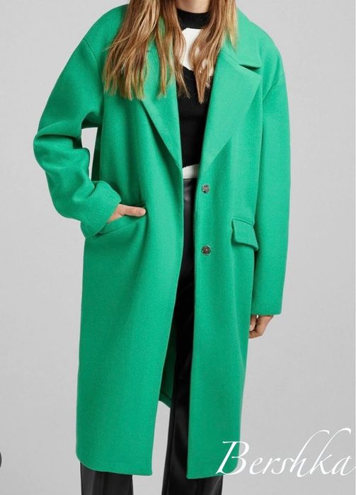 Зелено палто Bershka