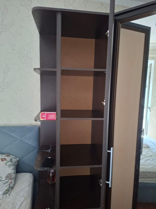 Шкаф с зеркалом | Вместительный | В хорошем состоянии