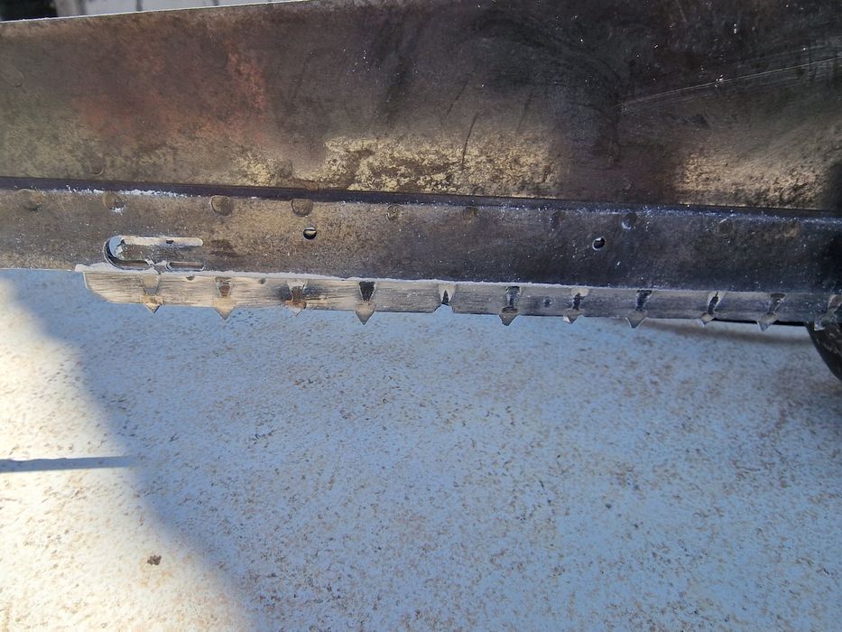 Vând fierastrau Black &Decker  cu lamă tăiat  BCA