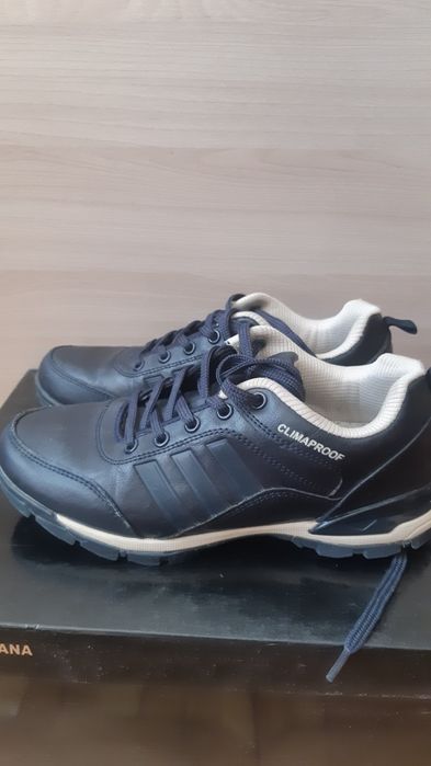 Кроссовка для мальчика 36р. 3500