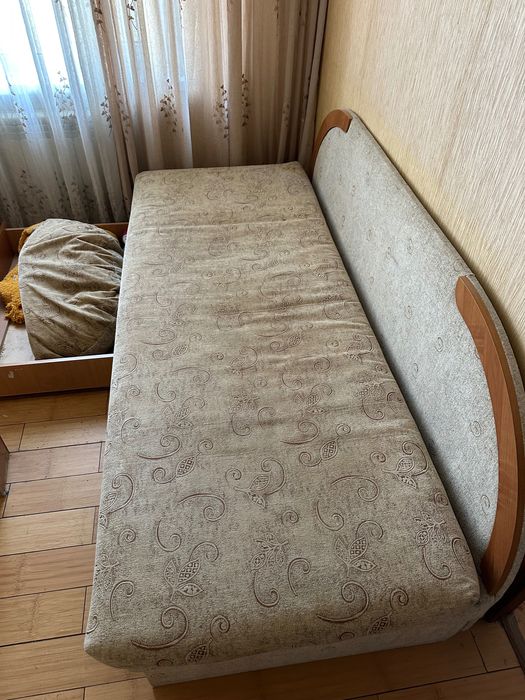 Отдам диван и два кресла