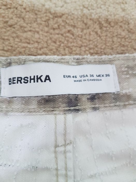 Pantaloni Bershka noi
