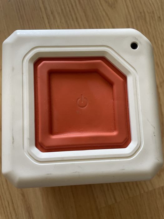 Тонколона с 4 пространствени говорителя с батерия