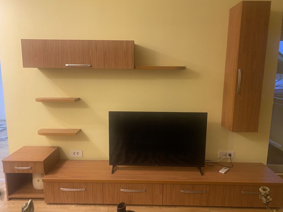 Vand mobila de sufragerie cu birou ,facuta la comanda in stare foarte buna