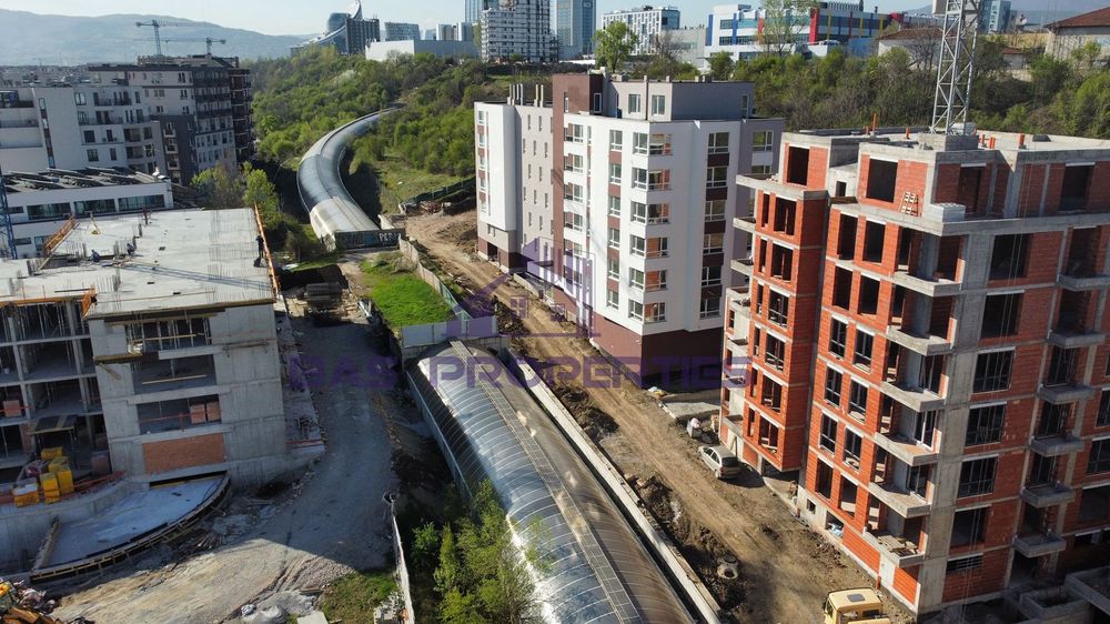 Продава се Тристаен апартамент в София, Дружба 2 - 94 кв.м за 2496 €/кв.м - Снимка #10