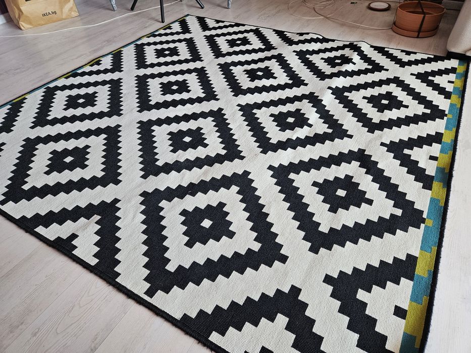 Килим IKEA - черно и бяло