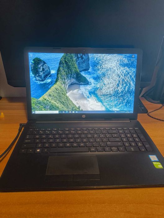Laptop HP .Intel i5 8th gen . 240GB SSD . Nvidia 130mx 4GB . 8GB DDR4.