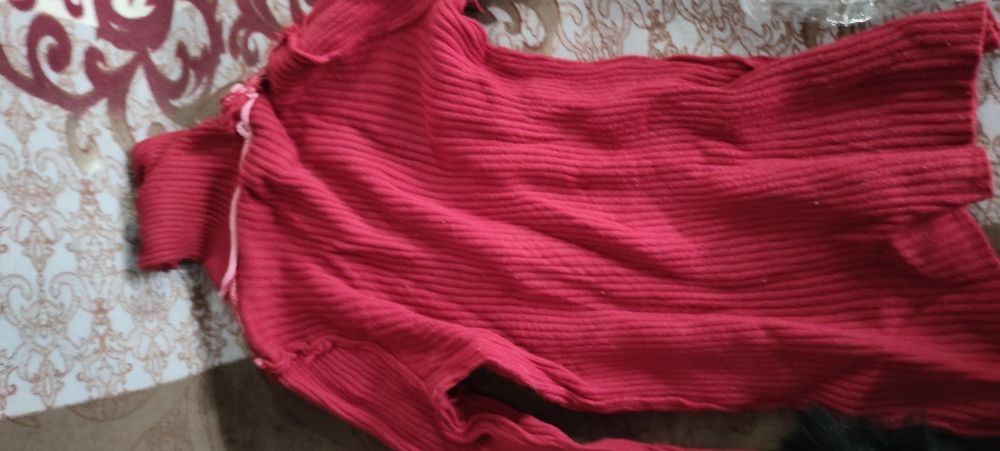 Пуховик46 р-р,шапка,кофта.