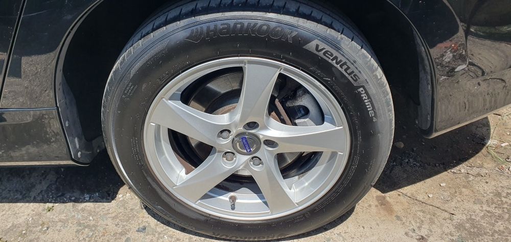 Гуми с ляти джанти 215х55х16 оргинални Volvo V60