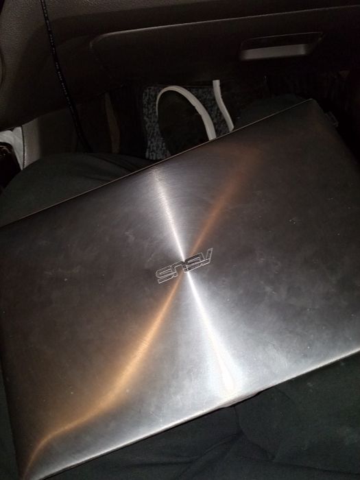 Продается isus ноутбук