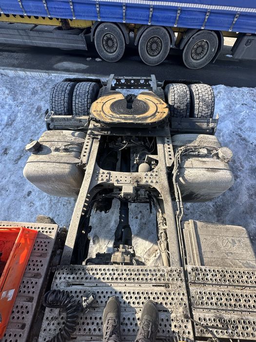 Dezmembrez Mercedes actros