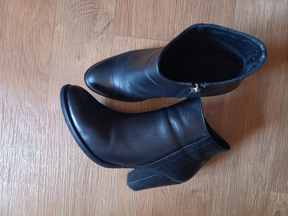 Кожаные ботинки 39 размера