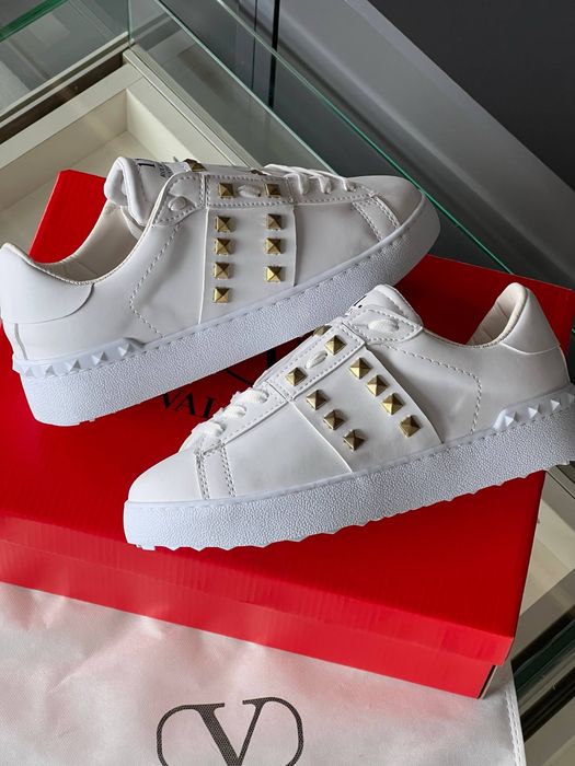 Adidasi Valentino noi !!! Marimi 36/40 !!!