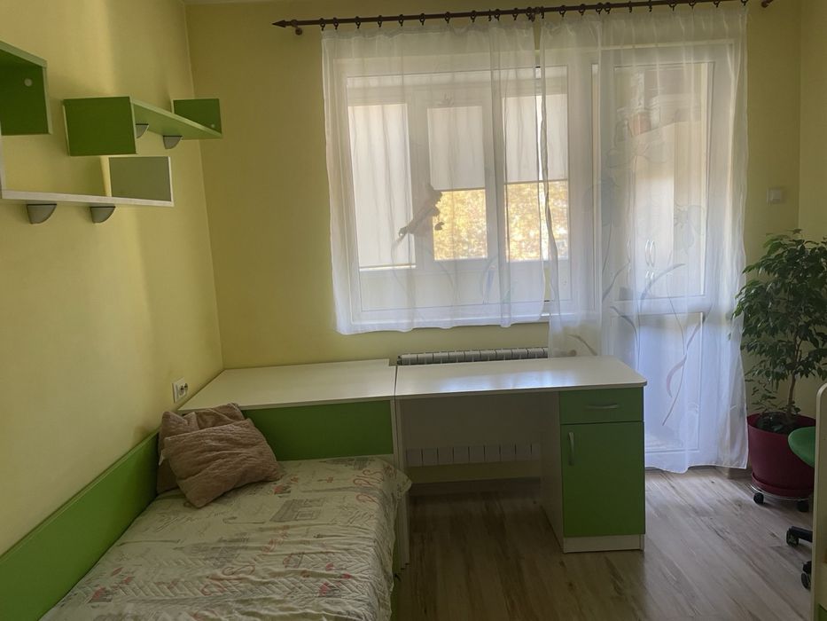 Продавам обзавеждане за детска стая