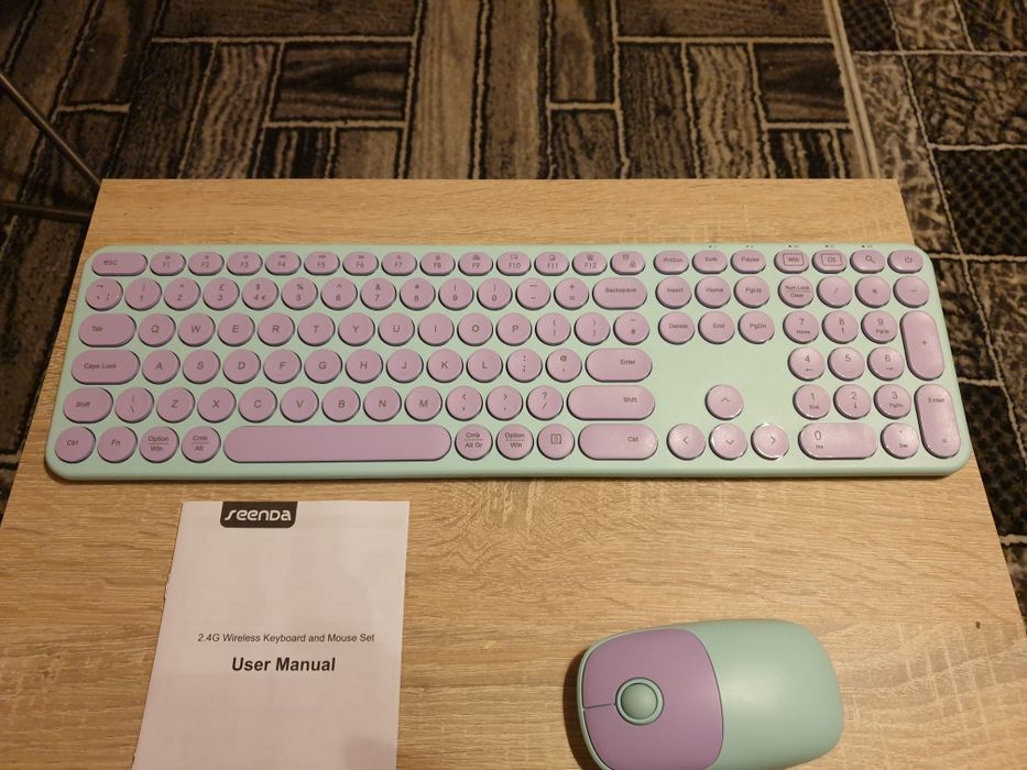 Tastatura superba, culori delicioase în stil retro cu mouse inclus