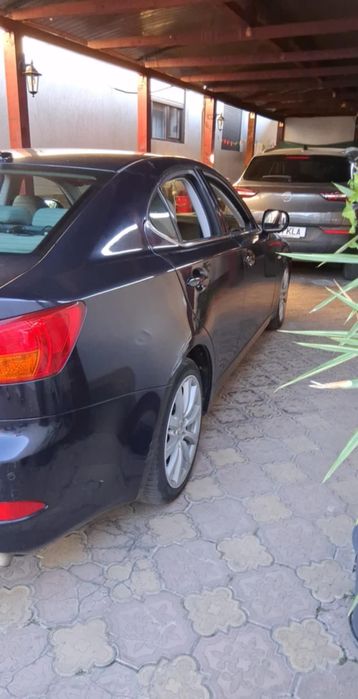 Vnd Lexus is 220d
