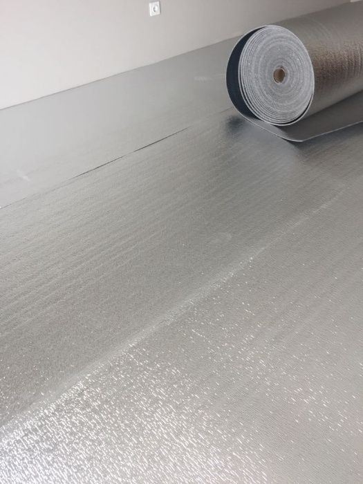 Изолационна подложка с двустранно покритие от алуминиево фолио