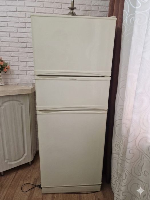 Продаю холодильник gold star