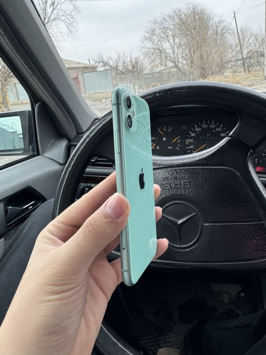 iPhone 11 128GB в норм состоянии