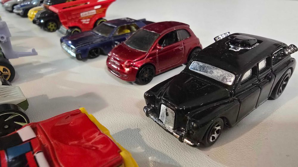 Colecție Satisfăcătoare Lot 50 Hot Wheels Skyline R30, Tesla, Minecart