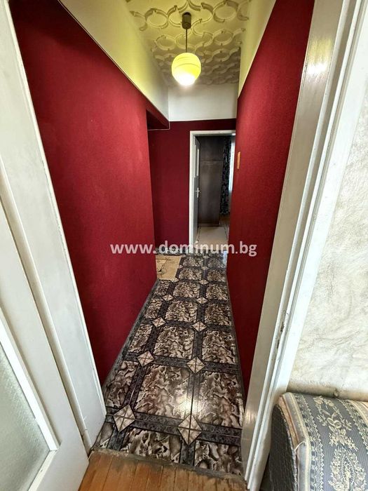 Продава тристаен апартамент