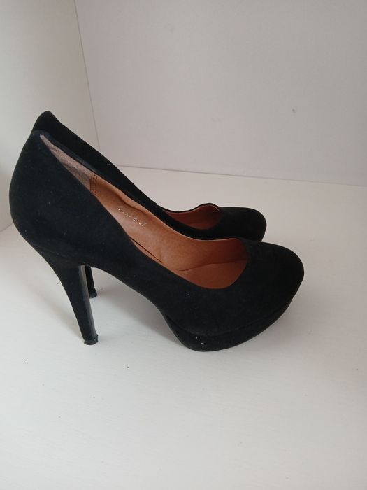 Обувки естествена велур 37