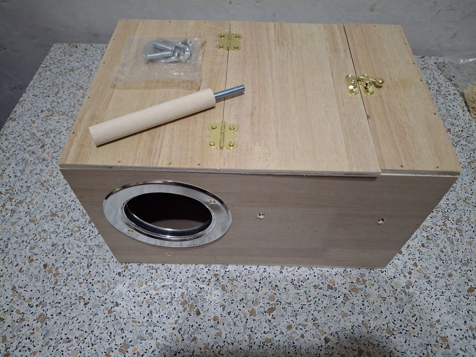 Продам знездо домик для попугаев