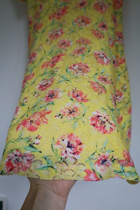 Rochiță de vară galbenă cu floricele si dantelă 128 cm