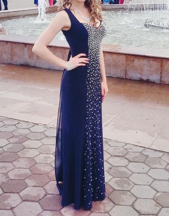 Продам шикарное вечернее платье со шлейфом, выпускное платье