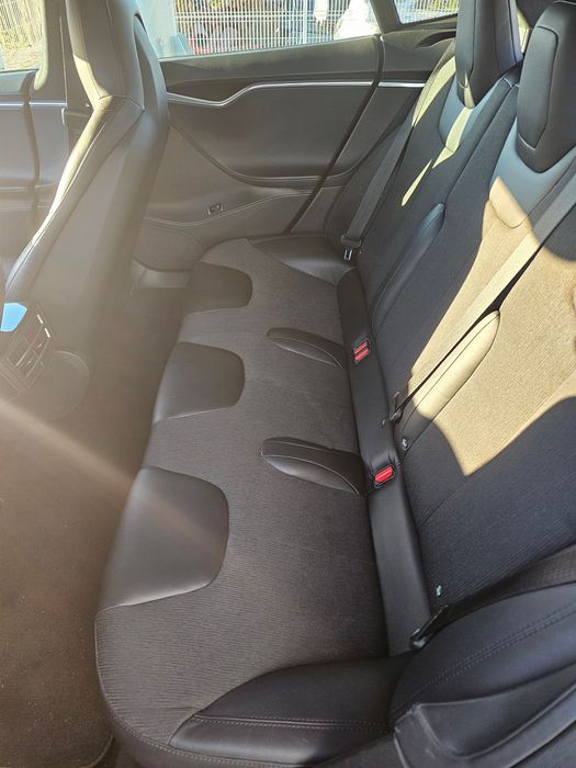Tesla Model S 85D