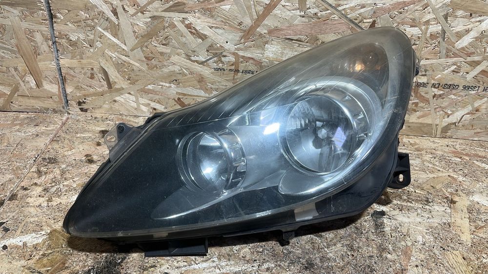 Far/Faruri stanga-dreapta Opel Corsa D Fundal Negru
