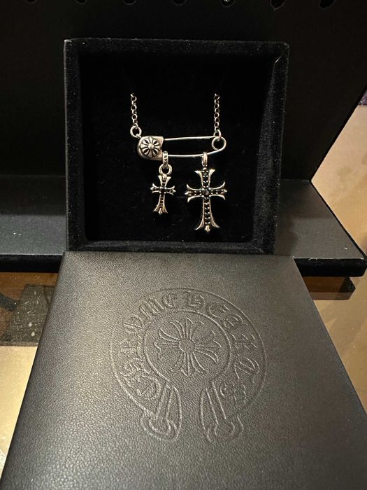 Колие Chrome Hearts - колие с два кръста инкрустирани с черен оникс