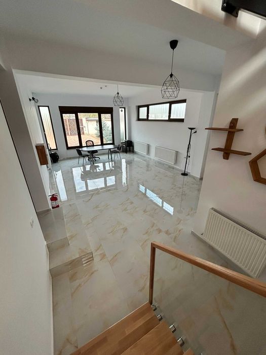 Închiriez spațiu/ clădire  birouri/clinică  200 mp Strejnicu Prahova