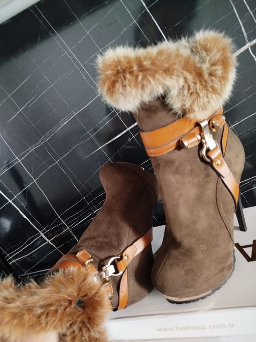 Сапоги женские продается