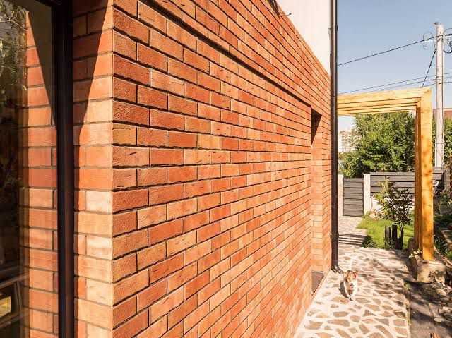 Caramidă feliată aparentă.