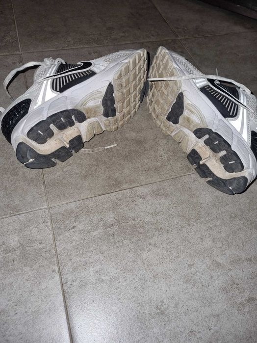 маратонки nike vomero 5