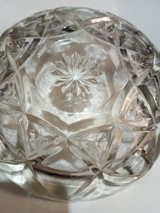 Масивен, кристален пепелник