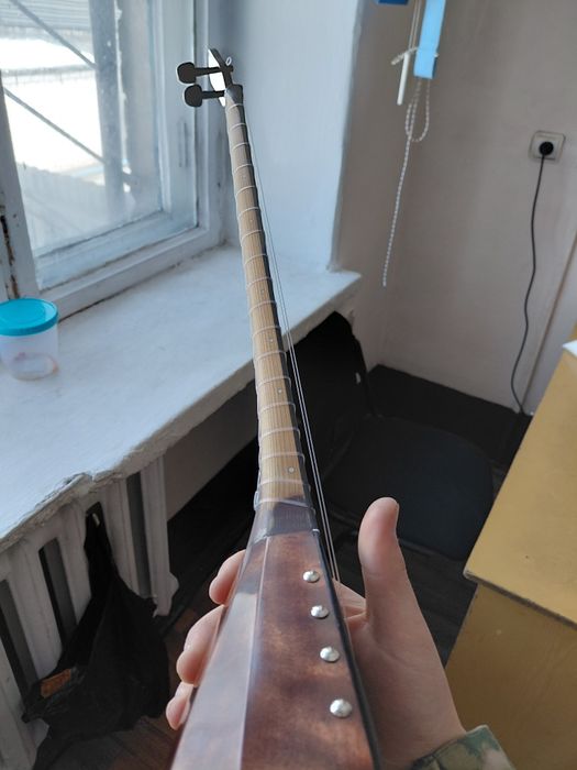 Кәсіби домбыра сатылады