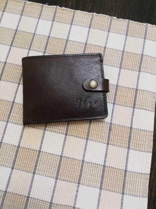 Чисто нов мъжки портфейл от естествена кожа