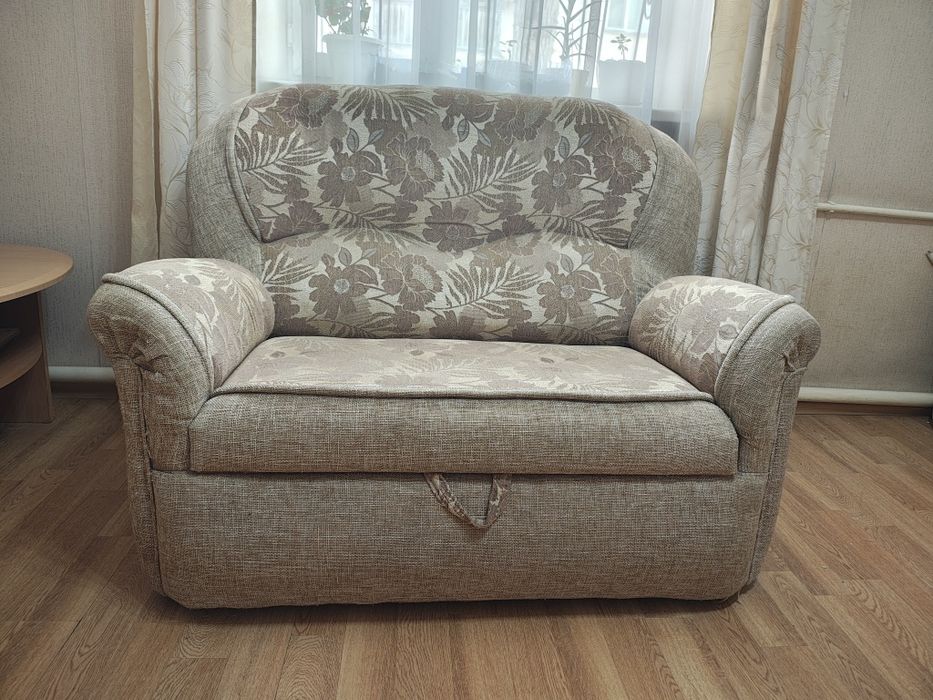 Продам диван. Связь по телефону