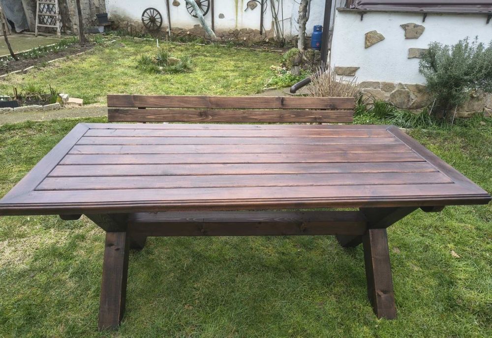 Градински маси и пейки